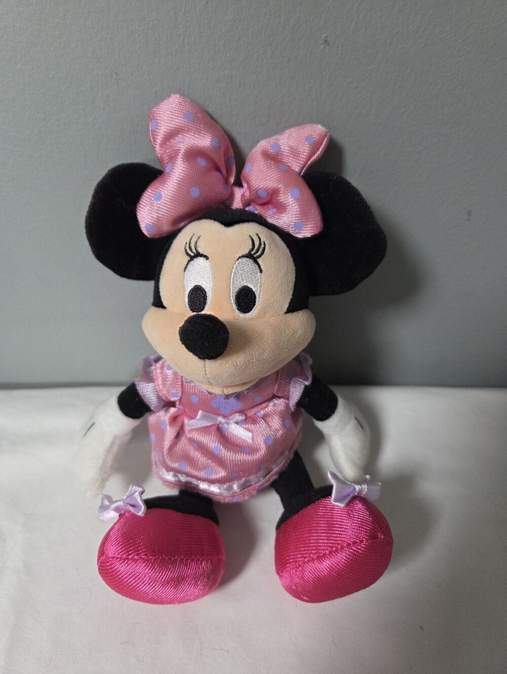 Disney Minnie Mouse Plush/Stuffed 9”